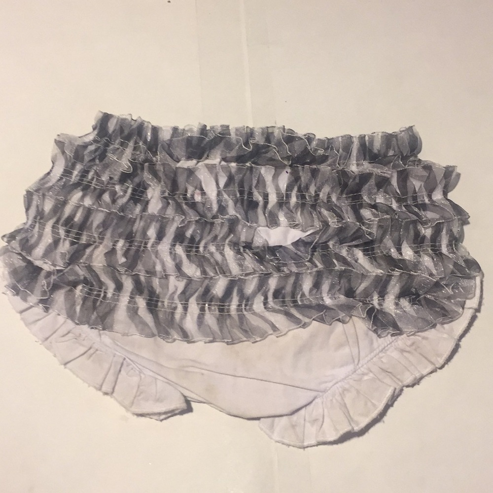 Baby Girl Ruffled Bloomers - Picture 2 of 3